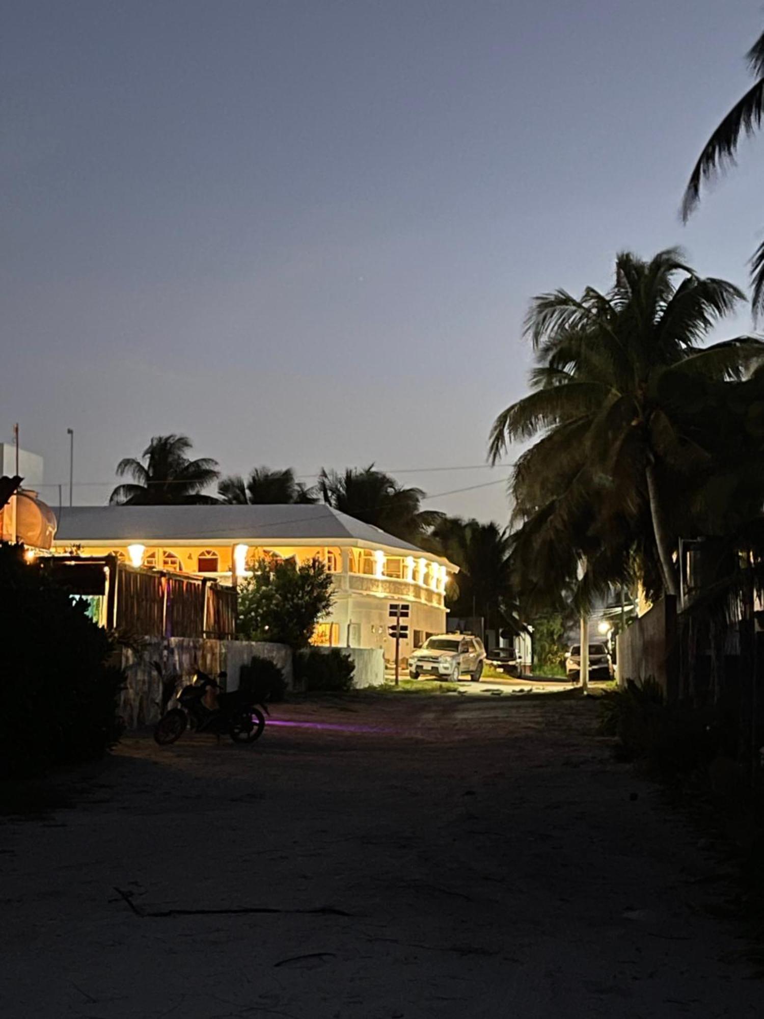 Casa Gajah Hotel Cuyo Exterior foto